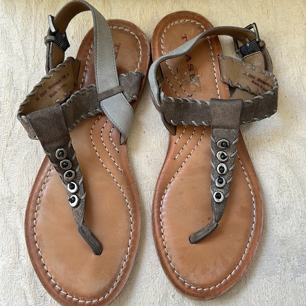 TRASK WATER RESISTANT SUEDE METALLIC SANDAL TOE THONG